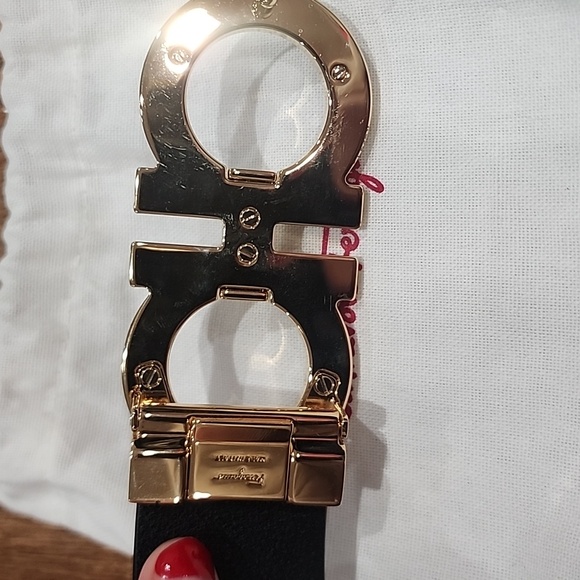 Salvatore Ferragamo Unisex Black Leather Belt with Gold Buckle Size 36 - Picture 9 of 10